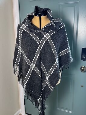 Christopher & Banks Hooded Poncho Cape Gray Plaid Fringe Toggle Closure